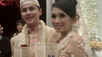 Catatan Cinta Ussy Sulistiawaty