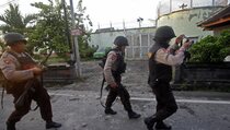 Rusuh 11 Jam Karena Napi Melawan dengan Batu