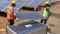 India Bangun Energi Solar Panel Terbesar Sedunia