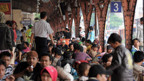 Arus Balik Stasiun Senen Masih Sepi