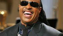 Stevie Wonder Bernyanyi Untuk Obama