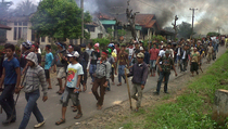 Puluhan Rumah di Lampung Dibakar Massa