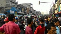 Penertiban Kampung Pulo, Jalan Jatinegara Barat Macet