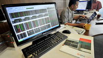 Batasan DP Mobil dan Motor Ancam Saham Multifinance