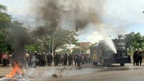 Perusakan Mobil Dinas Warnai Demo di Sultra