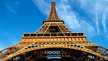 Seorang Lelaki Israel Terjun Bunuh Diri dari Menara Eiffel