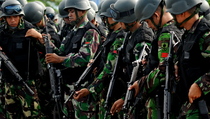 TNI Tembak Mati 3 Anggota OPM di Puncak Papua, 1 Senpi Disita