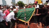 Suasana Haru Dipemakaman Deni