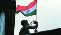 India Meradang setelah Iran Tembak 2 Kapal di Selat Hormuz