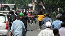 Dua Kelompok Masyarakat Terlibat Bentrokan di Kemang