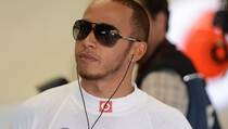 Gaet Hamilton, Mercedes di Bawah Tekanan