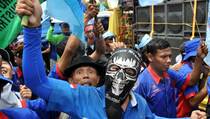 Ratusan Buruh Bekasi Sambangi DPRD Tolak Kenaikan BBM