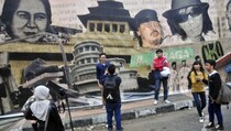 Ribuan Warga Bandung Nikmati Malam Minggu di Braga Festival