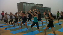 Sensasi Yoga di Ketinggian 165 Meter
