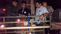 Dibujuk, Pemanjat Tower SUTT Malah Naik Makin Tinggi