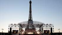 Digerogoti Banyak Karat, Menara Eiffel Cuma Dicat Ulang