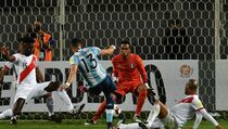 Dua Kali Memimpin, Argentina Cuma Seri di Peru