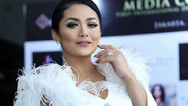 Jalani Operasi Lasik, Krisdayanti Kini Bisa Melihat Normal
