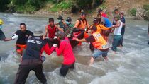 Dua Bocah Hanyut di Sentul Ditemukan, Pencarian Dihentikan