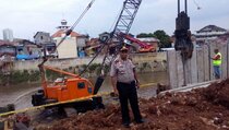 Pekerja Tertimpa Tiang Pancang di Bukit Duri