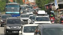 Tumpahan Minyak Sawit Macetkan Jalur Padang-Solok