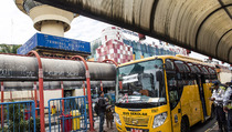 Hendak Angkut Penumpang, Bus Sekolah Dirazia Sopir Metro Mini
