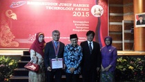 Warsito Purwo Taruno Raih BJ Habibie Technology Award 2015