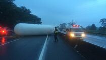 Truk Gas Terguling, Antrean Kendaraan di Tol Jagorawi Mengular 3 Kilometer