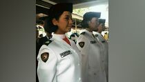 Sebelum Bertugas, Gloria Jadi Pusat Perhatian