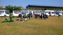 350 Rombongan Terakhir Bonek Diberangkatkan dari Stadion Tugu