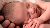 Mengatasi Masalah Kulit Kepala dan Rambut Bayi