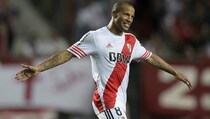 Pemain River Plate: Ditendang pun Suarez Tak Akan Berhenti