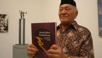 Pematung Edhi Sunarso Meninggal