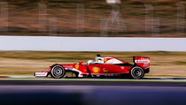 Dengan Ban Ultrasoft, Vettel Makin Kencang
