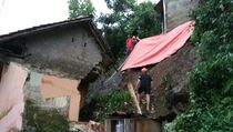 Hujan, Tebing 10 Meter Rusak Rumah di Bogor