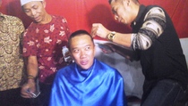RI Raih Emas Olimpiade, Menpora Cukur Rambut dan Kumis