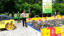 Ribuan Botol Miras Sitaan Selama Setahun Dimusnahkan