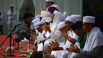 Ustaz Arifin Ilham Doakan Ahok dalam Istigasah di Monas