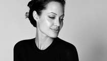 Angelina Jolie Akhirnya Buka Suara Soal Perceraian