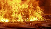 Rusuh Bansos Tunai, Dua Mobil Dibakar di Mandailing Natal