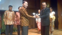 Pendiri Dana Abadi UI Mochtar Riady Raih Penghargaan