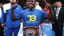 Bradley Juara Kelas Welter WBO