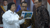 UGM Serahkan Hasil Pokja Gambut ke Presiden