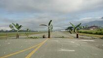 Run Way Bandara Sentani Diblokade Warga