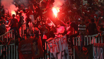 PSSI Imbau Penonton Tak Nyalakan Kembang Api di Pakansari