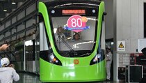 Menhub Kaji Sistem Transportasi Massal Trem untuk Surabaya