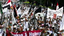 Usai Salat Jumat, Massa Bubarkan Diri dengan Tertib