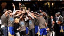 Parade Trofi NBA 2015 Dipadati Fan Warriors