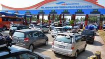 Arus Balik Mobil Pribadi Padati Bakauheni Malam Ini