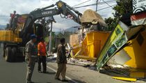 Biang Macet, Ratusan Bangunan Liar di Cisarua Dibongkar